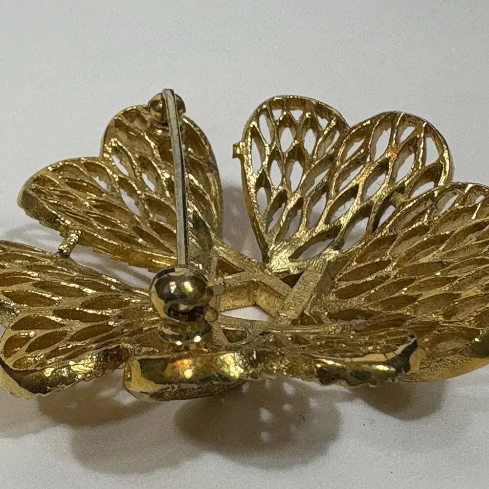 Vintage Signed TRIFARI Goldtone Textured Flower Star Shape Pin Brooch MCM Retro